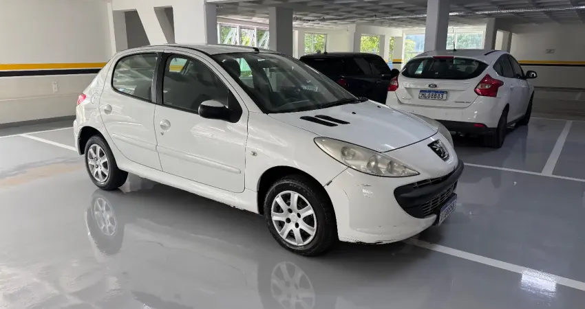Peugeot 207 XR 1.4 2011, pneus novos, Documento pago, bom de andar