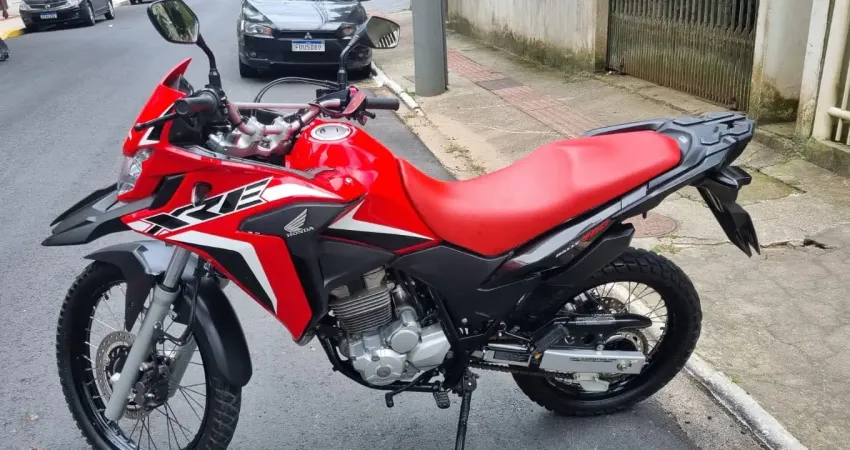 Honda XRE 300 ABS 2022, único dono, apenas 13.000 km, revisada concessionária 