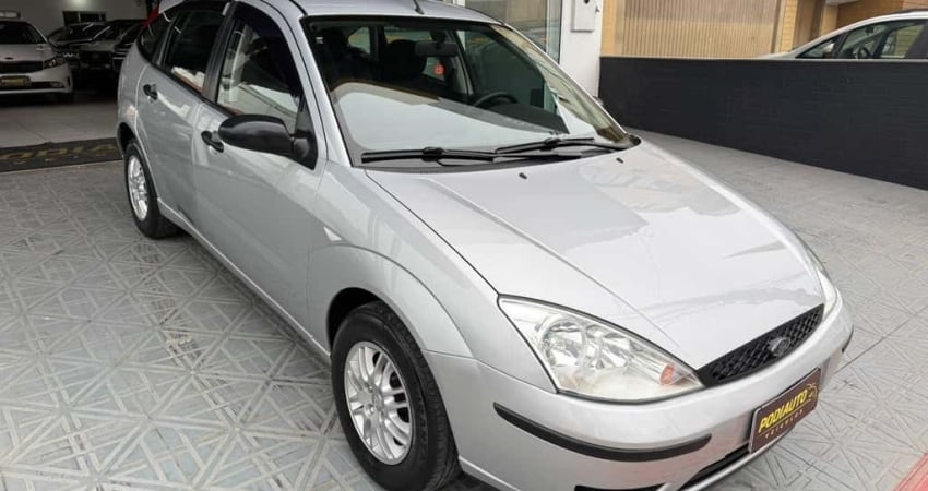 Ford Focus 1.6 COMPLETO COM 88 MIL KM  - Prata - 2004/2005
