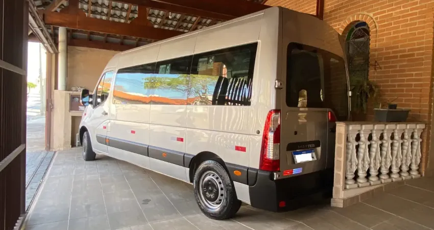 RENAULT MASTER EXECUTIVE 16 LUGARES 21/22 PRATA - SEMINOVO