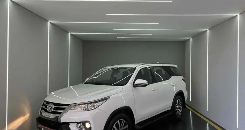 Toyota Hilux sw4 2017 2.7 sr 7 lugares 4x2 16v flex 4p automático