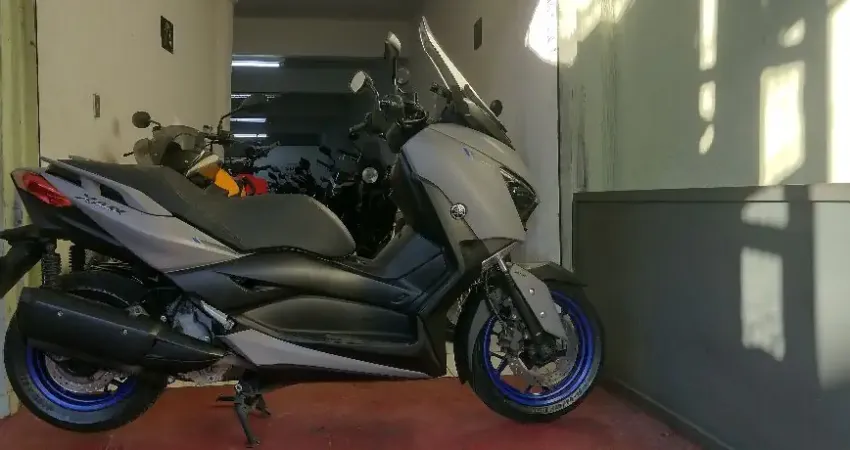 YAMAHA XMAX 250 ABS IMPECAVEL COM APENAS 20.000KM