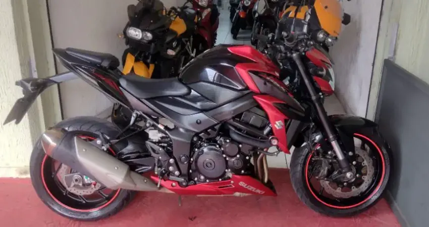 SUZUKI GSX-S 750  IMPECAVEL COM APENAS 30.000KM