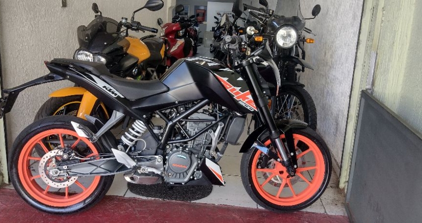  KTM DUKE 200 ABSIMPECAVEL COM APENAS 16.000KM A TODA PROVA