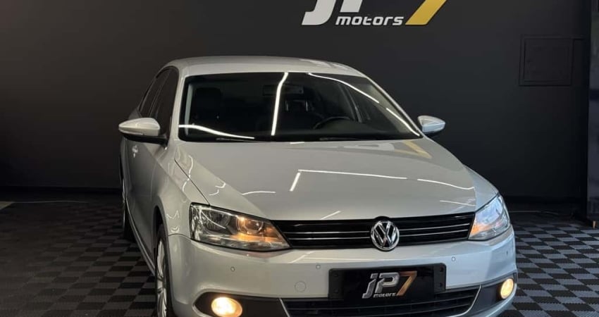 Volkswagen Jetta Highline 2.0 TSI 16V 4p Tiptronic  - Prata - 2013/2013