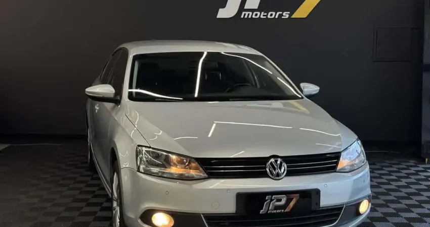 Volkswagen Jetta Highline 2.0 TSI 16V 4p Tiptronic  - Prata - 2013/2013