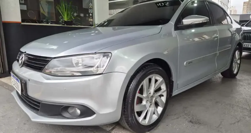 Volkswagen Jetta Flex Automático