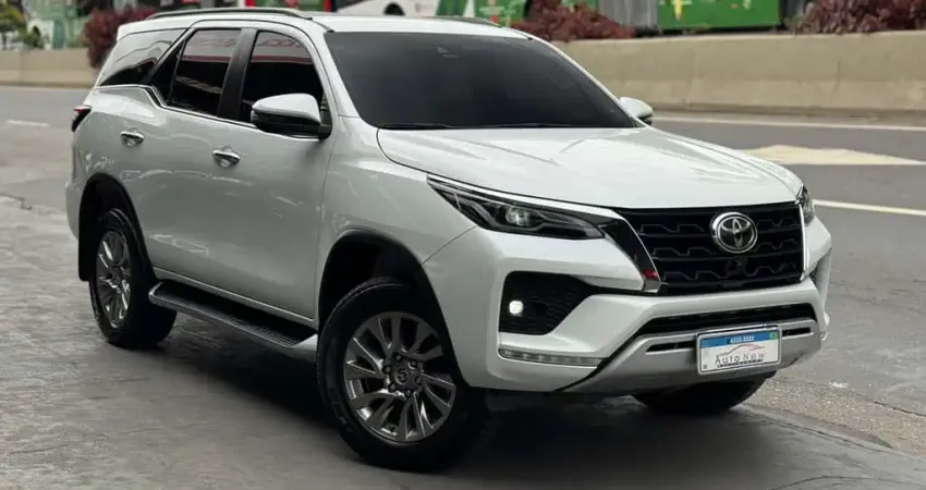 Toyota Hilux SW4 SRX 4X4 2.8 TDI DIES. AUT.