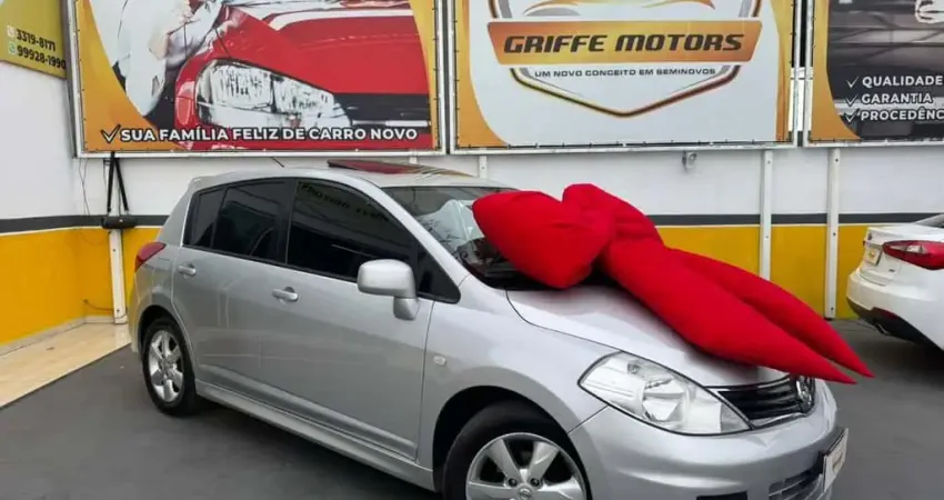 NISSAN TIIDA HATCH SL 1.8 16V-MT 4P 2013