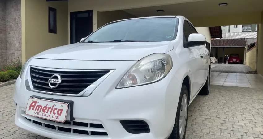 Nissan/Versa SV 1.6 2014  2 dono  Baixa km