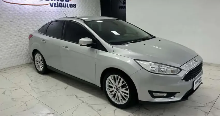 Ford Focus Sedan 2.0 Flex 4p Aut.  - Prata - 2015/2016
