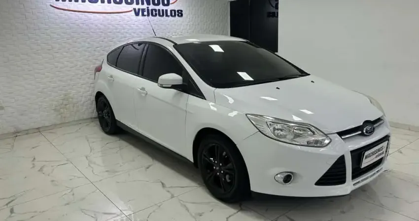 Ford Focus 1.6 SE Flex 5p Aut  - Branca - 2014/2015