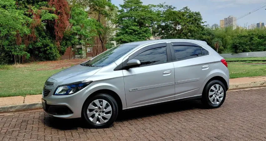 Onix 1.4 LT completo