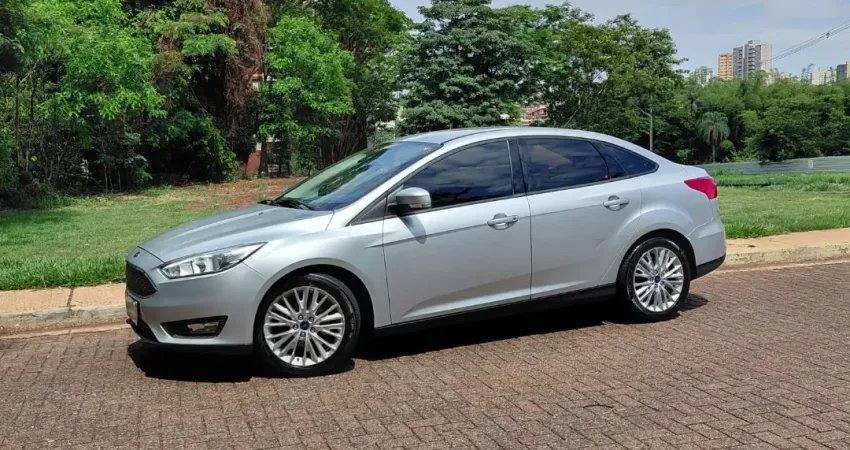 Focus Sedan 2.0 Flex 