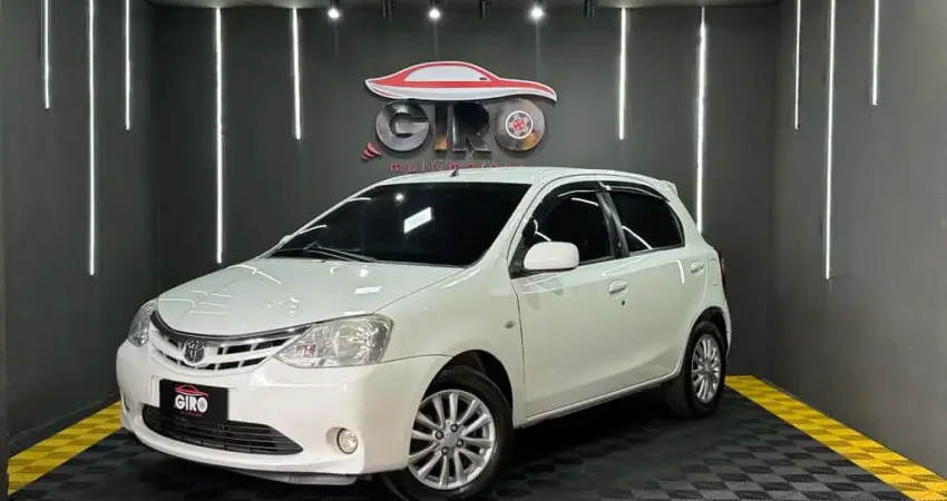 Toyota Etios XLS 1.5 Flex 16V 5p Mec - Branca - 2012/2013