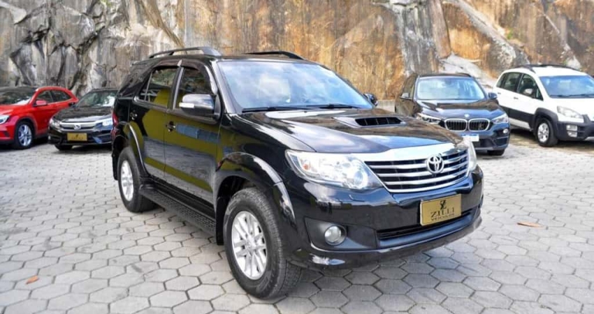 Toyota Hilux SW4 SRV 3.0 4X4 AT (7L) - Preta - 2012/2013