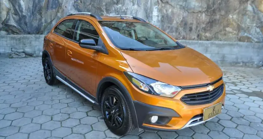 Chevrolet Onix ACTIV 1.4 MT  - Laranja - 2018/2019