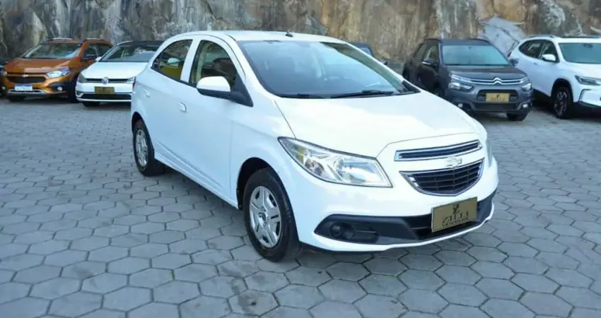 Chevrolet Onix LT 1.0 MT  - Branca - 2013/2013