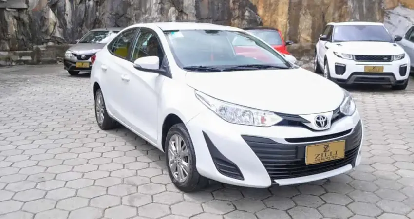 Toyota Yaris SEDAN XL PLUS CONNECT 1.5 CVT - Branca - 2021/2022