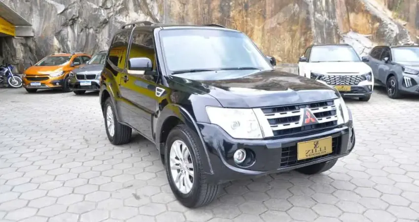 Mitsubishi Pajero Full 3D 3.2 HPE 4X4 AT  - Preta - 2013/2014