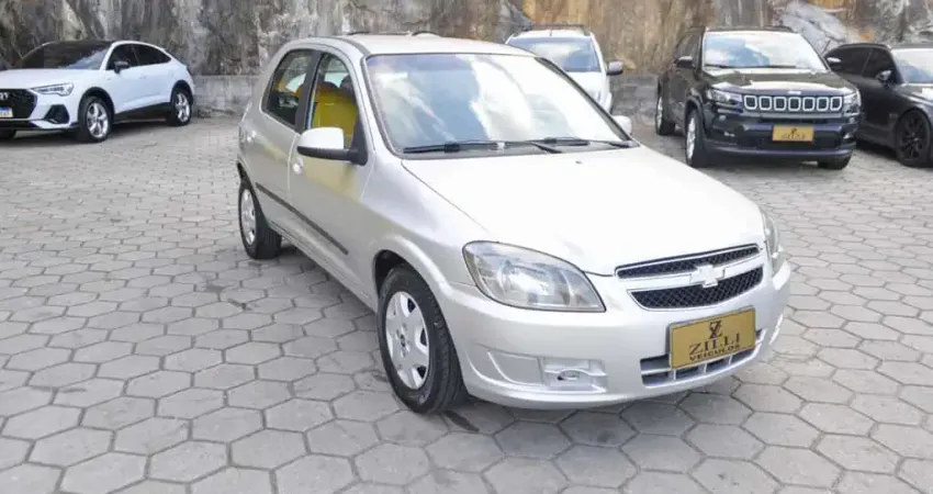 Chevrolet Celta LT 1.0 MT  - Prata - 2013/2014