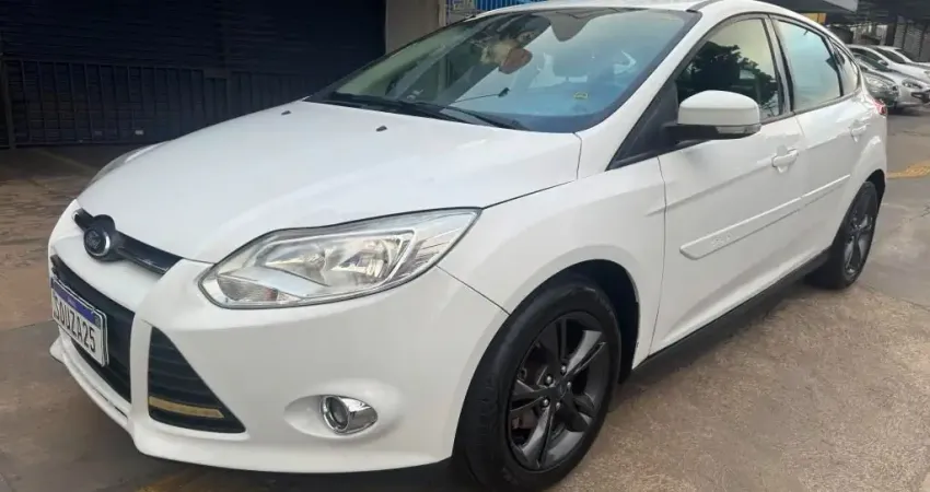 FORD FOCUS  HATCH 1.6 FLEX  AUTOMATICO 2014/2015 COMPLETO REVISADO LACRADO 
