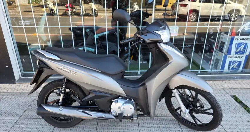 Honda Biz 125i 2023, apenas 7.000km, aceito troca, cartão e financio