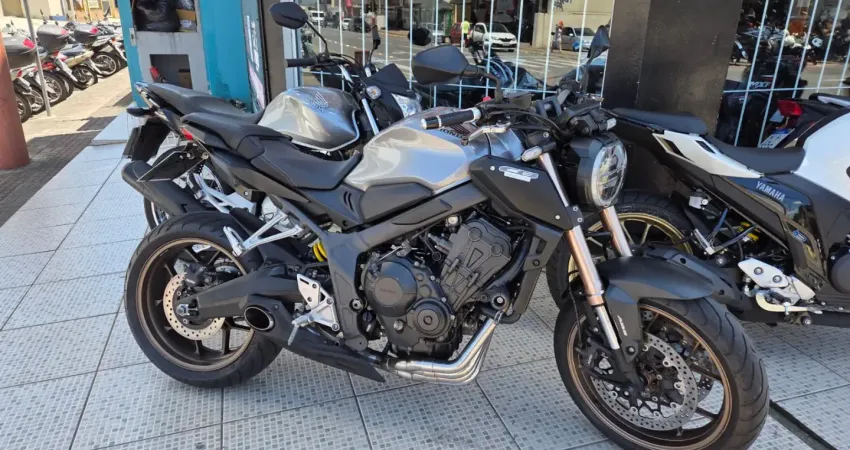 Honda CB 650R Abs 2020, 14.000km, aceito troca e financiamento