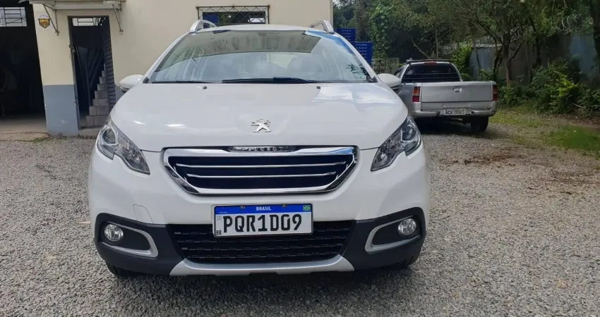 Carro recém revisado, pneus traseiros novos e dianteiros com um ano