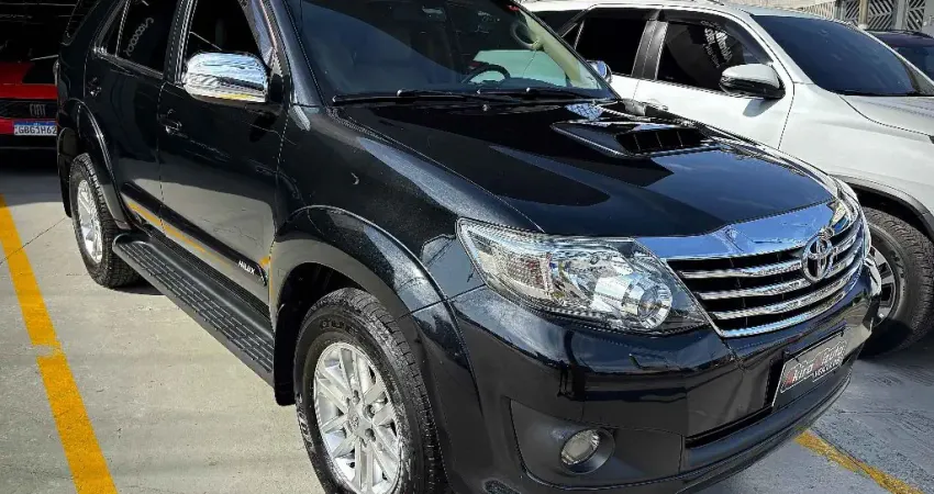 toyota hilux sw4 4x4 srv 3.0  5 LUGARES 