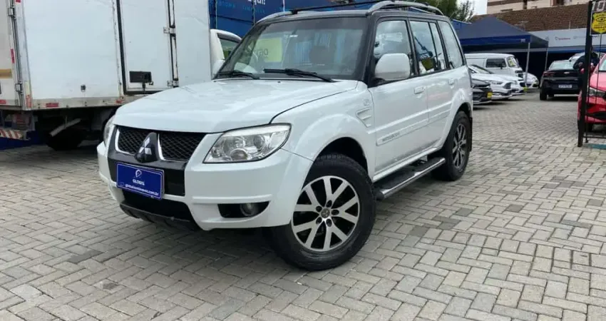 MITSUBISHI PAJERO TR4 2013