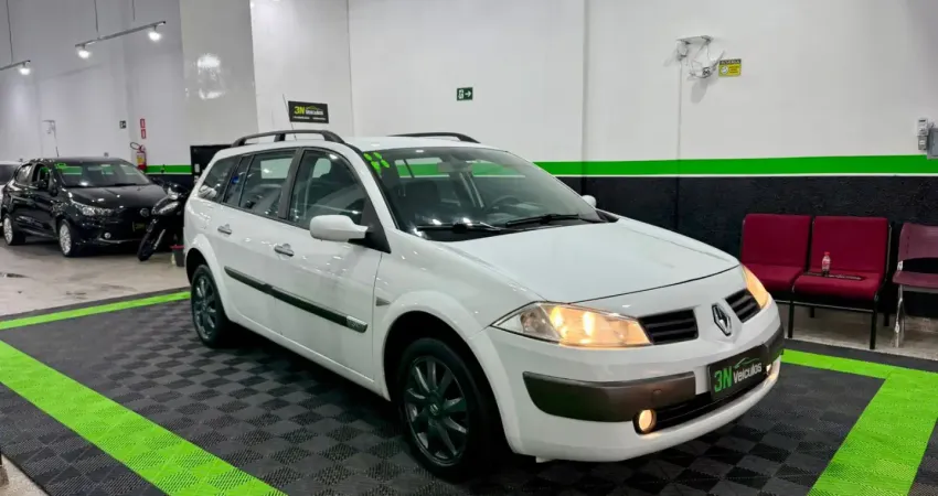 Renault - Megane Grand Tour Dynamique 1.6 16v Flex
