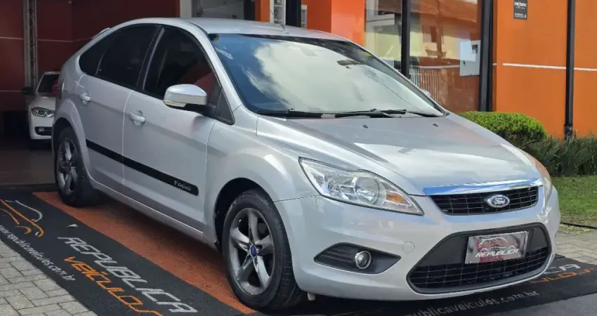 Ford Focus Hatch 2.0 Automático – 2012
