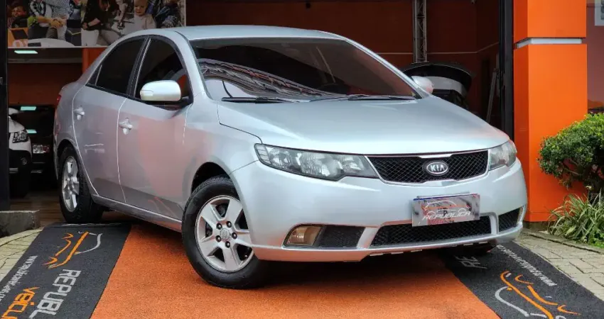 KIA CERATO 1.6 MANUAL 2011 – CONFORTO E ESTILO