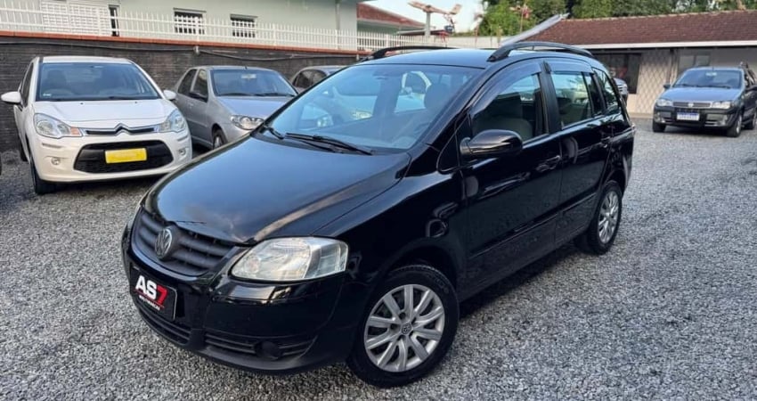 Volkswagen SpaceFox 1.6/ 1.6 Trend Total Flex 8V 5p  - Preta - 2008/2009