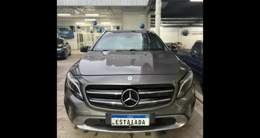 MERCEDES-BENZ GLA250 2015