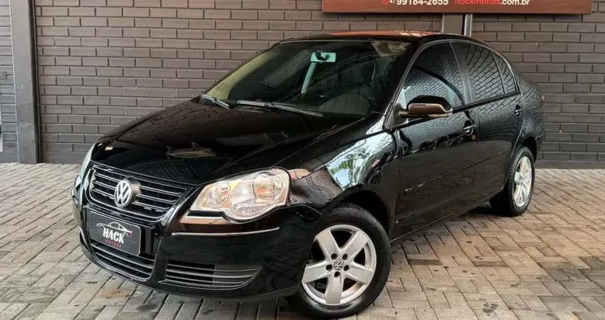 Volkswagen Polo Sedan 1.6 - Preta - 2010/2011