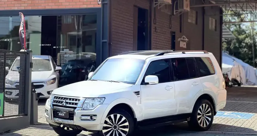 Mitsubishi Pajero HPE Full 3.2 4x4 T.I.Dies. 5p Aut - Branca - 2015/2016