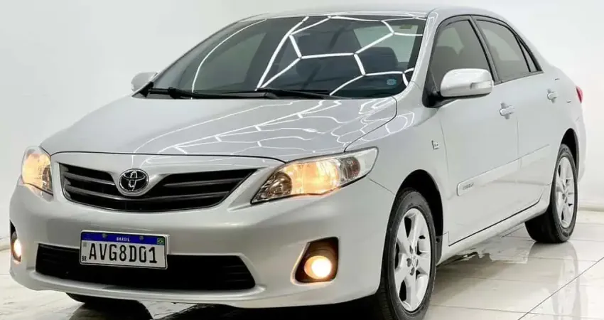 COROLLA 2013 XEI 2.0 FLEX 4P COMPLETO AUTOMÁTICO BAIXO KM COM MULTIMÍDIA CAMERA DE RÉ AR DIGITAL.