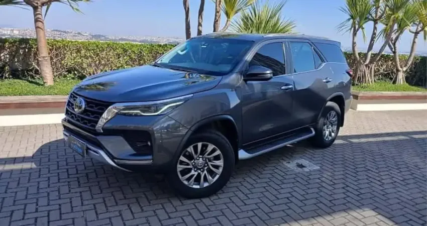 Toyota Hilux sw4 2022 2.8 d-4d turbo diesel srx 7l 4x4 automático