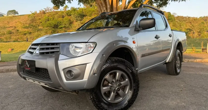 MITSUBISHI L200 TRITON 3.2 TURBO DIESEL 4X4 2017 PNEUS NOVOS