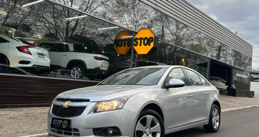 CRUZE SEDAN LT, com motor 1.8 de 144cv, e câmbio automático de 6 marchas