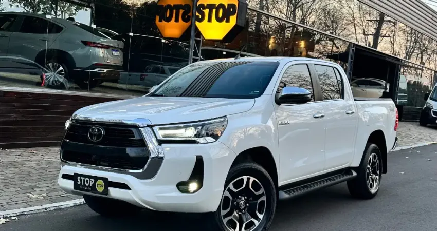 TOYOTA HILUX SRX 2.8 turbo Diesel 4x4 com câmbio automático 