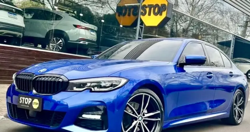A BMW DOS SONHOS PODE SER SUA - BMW 320I M SPORT ANO 2022 NA COR MAIS DESEJADA - AZUL PORTIMAO