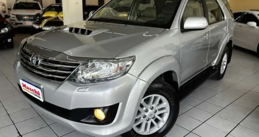Toyota HILUX SW4 3.0 SRV 4X4 7 LUGARES 16V TURBO INTERCOOLER DIESEL 4P AUTOMÁTICO