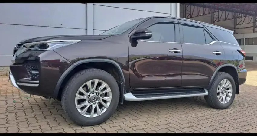 Toyota HILUX SW4 2.8 D-4D TURBO DIESEL SRX 4X4 AUTOMÁTICO