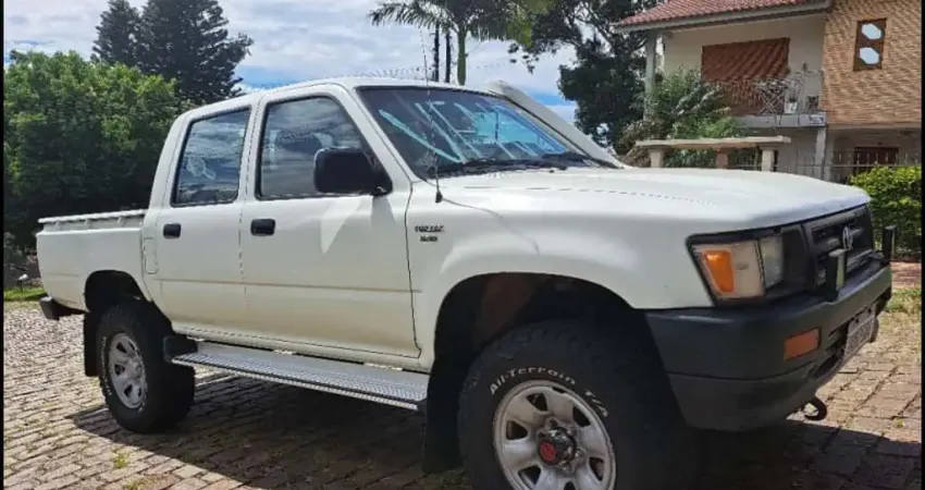 Toyota HILUX 2.8 DLX 4X4 CD 8V DIESEL 4P MANUAL
