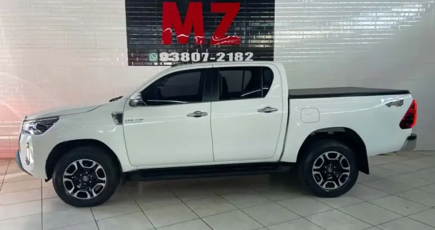 Toyota HILUX 2.8 D-4D TURBO DIESEL CD SRX LIMITED 4X4 AUTOMÁTICO