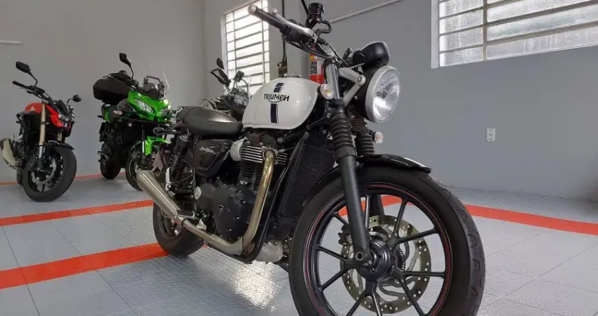 STREET TWIN 900