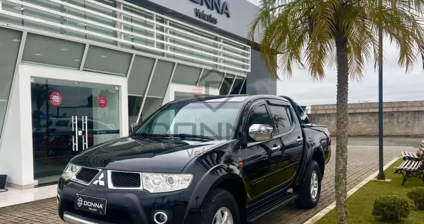 Mitsubishi L200 Triton MC/ 3.2 D - Preta - 2013/2013